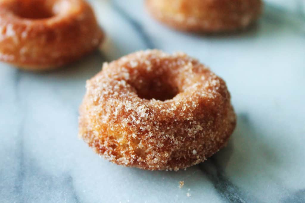 cinnamon baked doughnuts