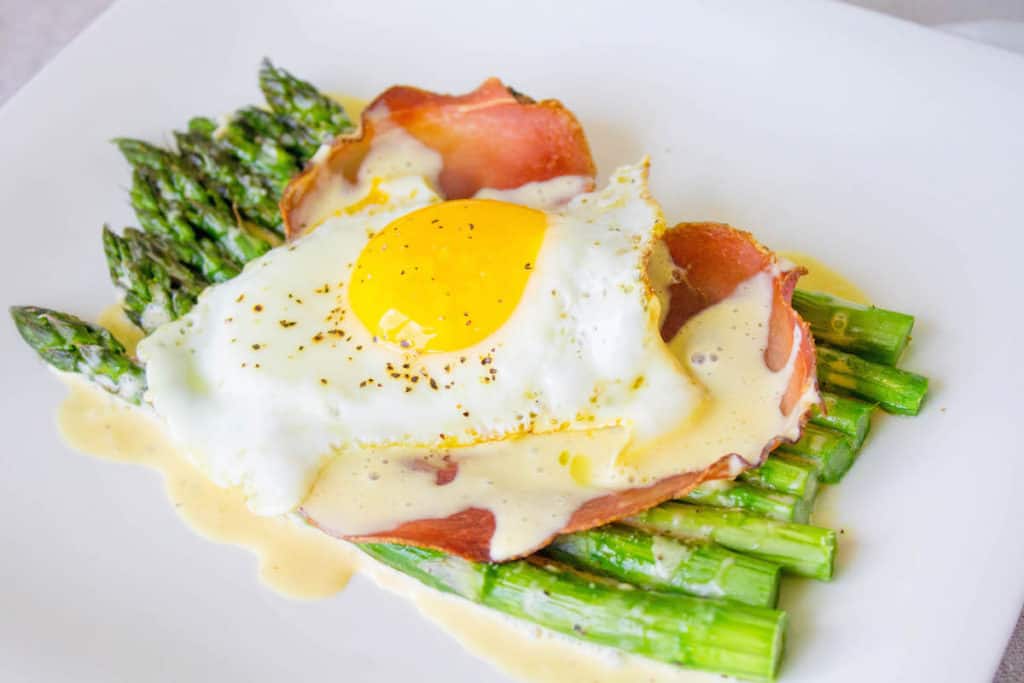 asparagus with hollandaise sauce