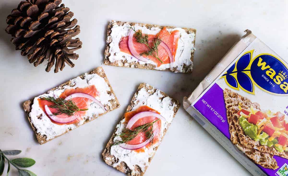 Smoked Salmon Tartines: the perfect Holiday appetizer! Recipe via MonPetitFour.com