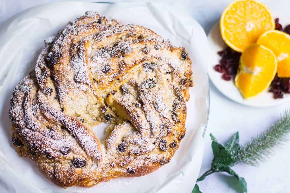 Couronne with Cranberries and Pecans: a holiday bread wreath perfect for breakfast! Recipe via MonPetitFour.com