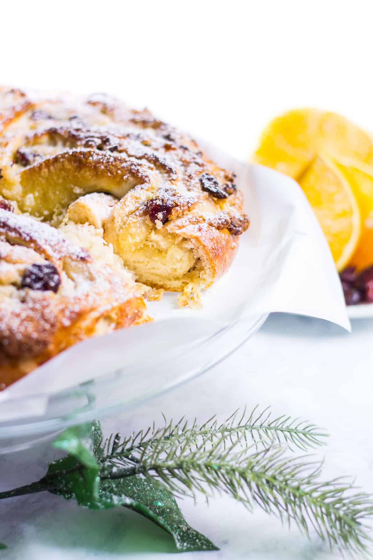 Couronne with Cranberries and Pecans: a holiday bread wreath perfect for breakfast! Recipe via MonPetitFour.com