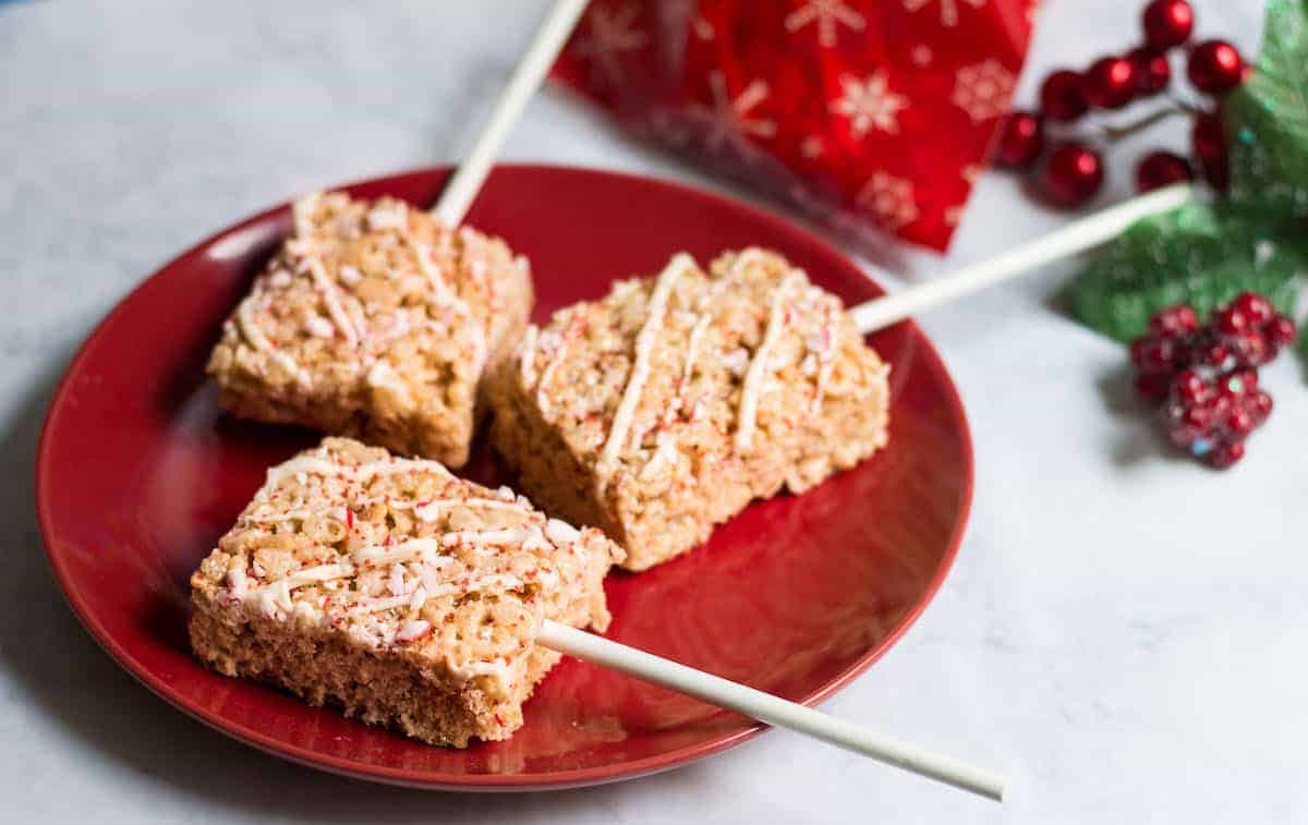 Rice Krispies® Treat Pops: the perfect holiday goody bag gift! Recipe via MonPetitFour.com
