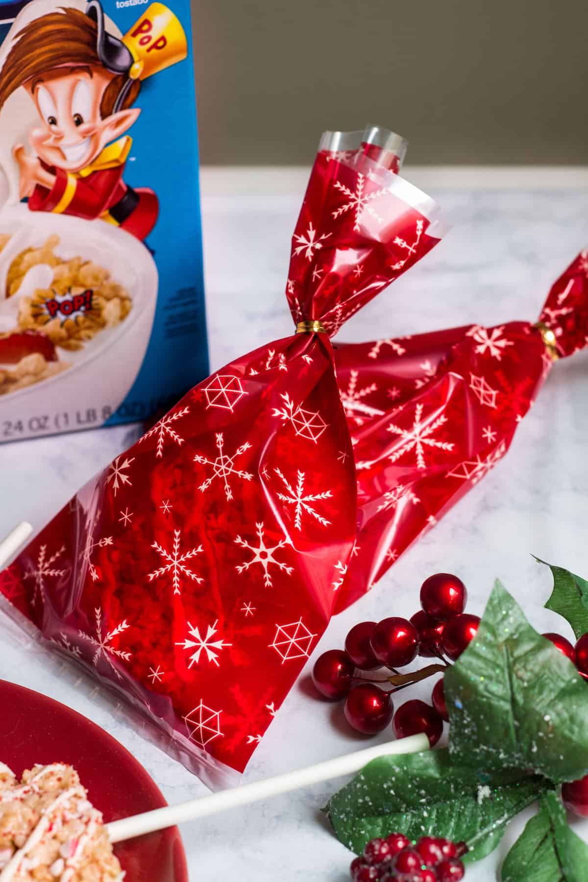 Rice Krispies® Treat Pops: the perfect holiday goody bag gift! Recipe via MonPetitFour.com