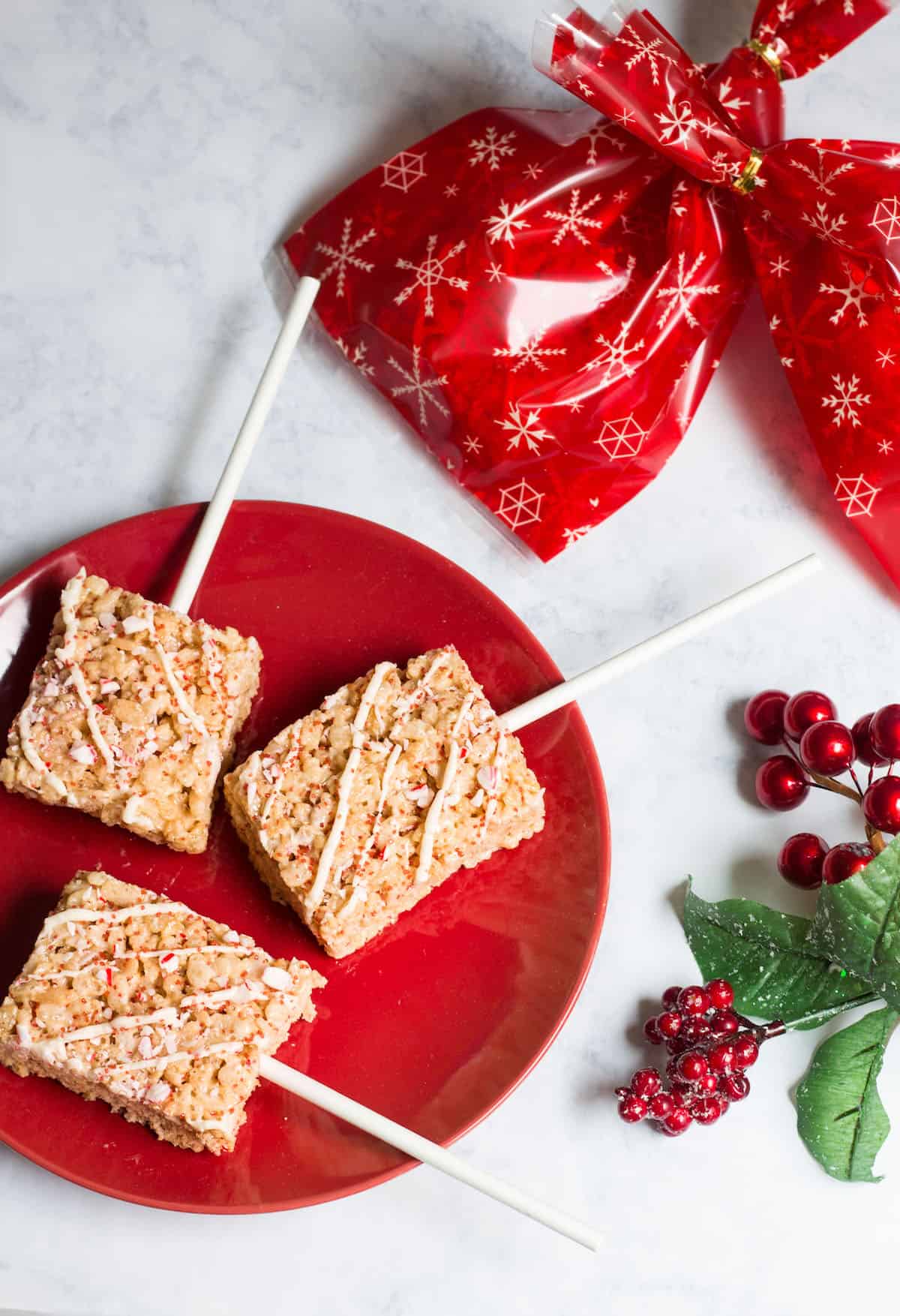Rice Krispies® Treat Pops: the perfect holiday goody bag gift! Recipe via MonPetitFour.com