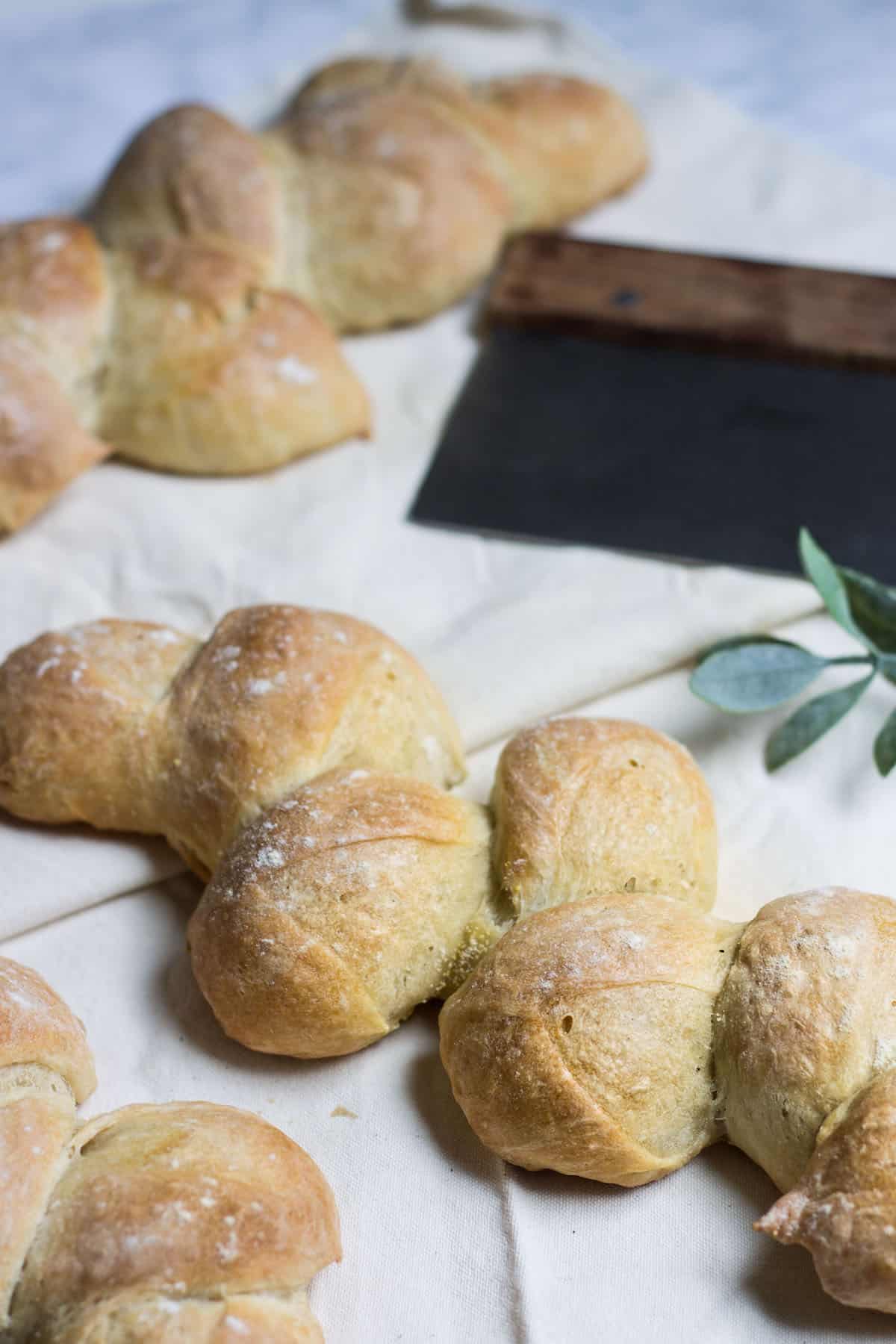 Wheat Stalk Bread (Pain d'Epi): An uncomplicated, but totally impressive French bread you can make at home! Recipe via MonPetitFour.com