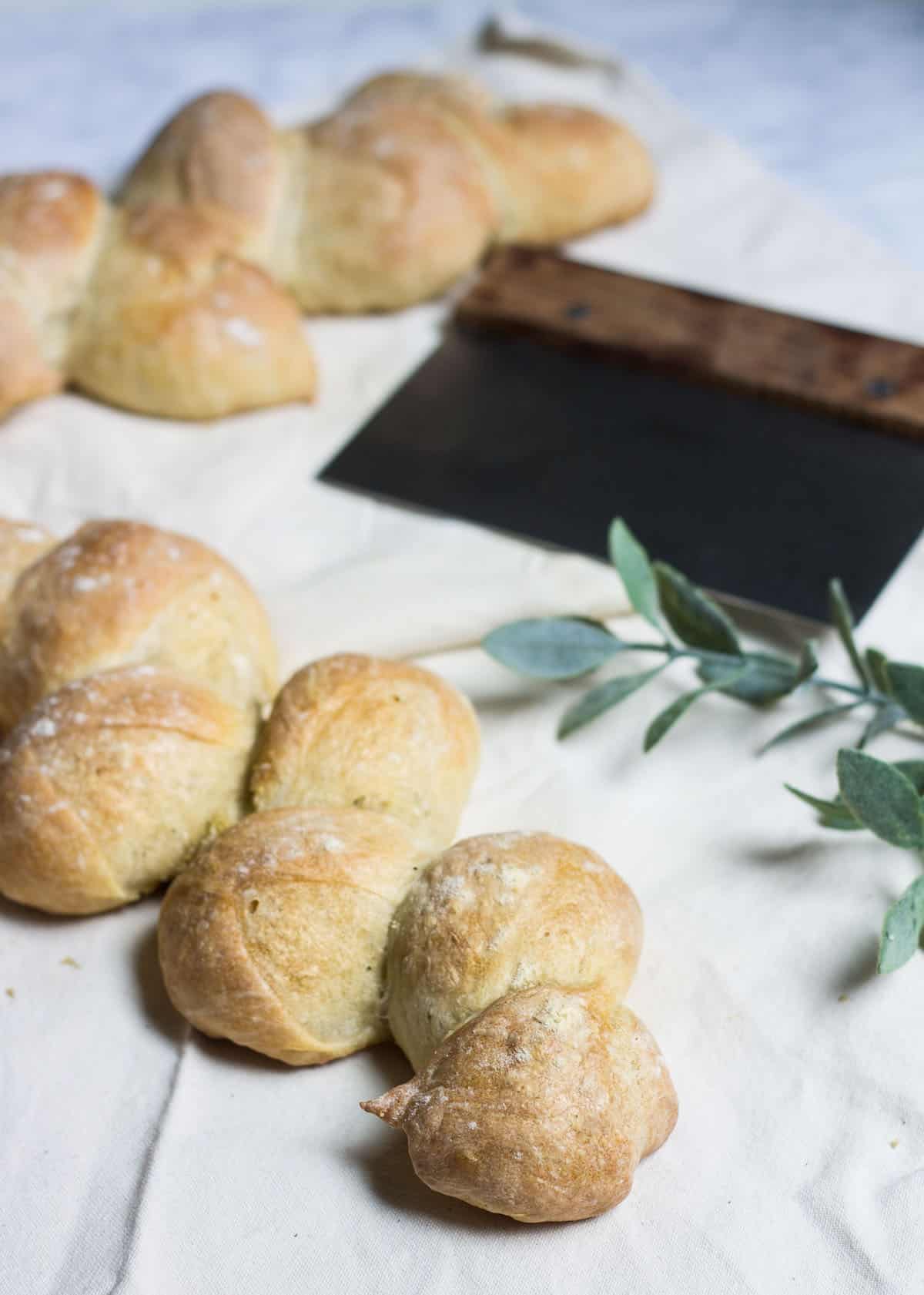 Wheat Stalk Bread (Pain d'Epi): An uncomplicated, but totally impressive French bread you can make at home! Recipe via MonPetitFour.com