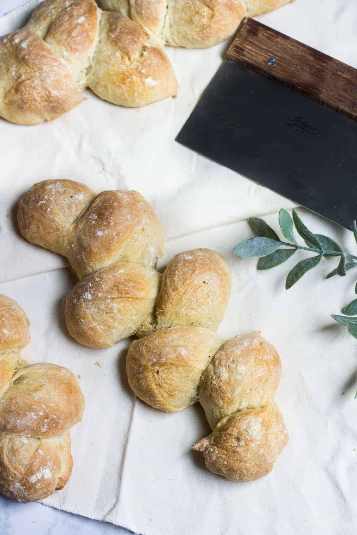 Wheat Stalk Bread (Pain d'Epi): An uncomplicated, but totally impressive French bread you can make at home! Recipe via MonPetitFour.com