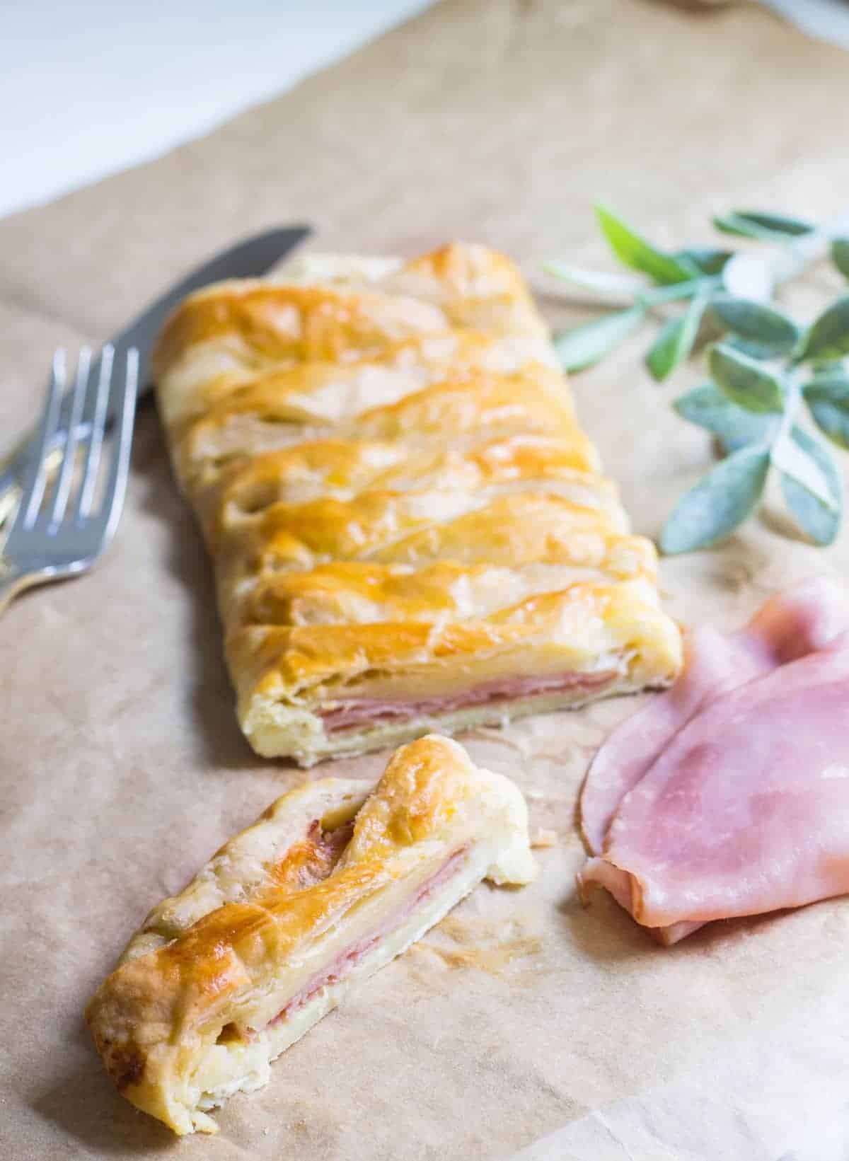Ham and Cheese Pastry Braid: crowd-pleasing breakfast dish or appetizer! Recipe via MonPetitFour.com