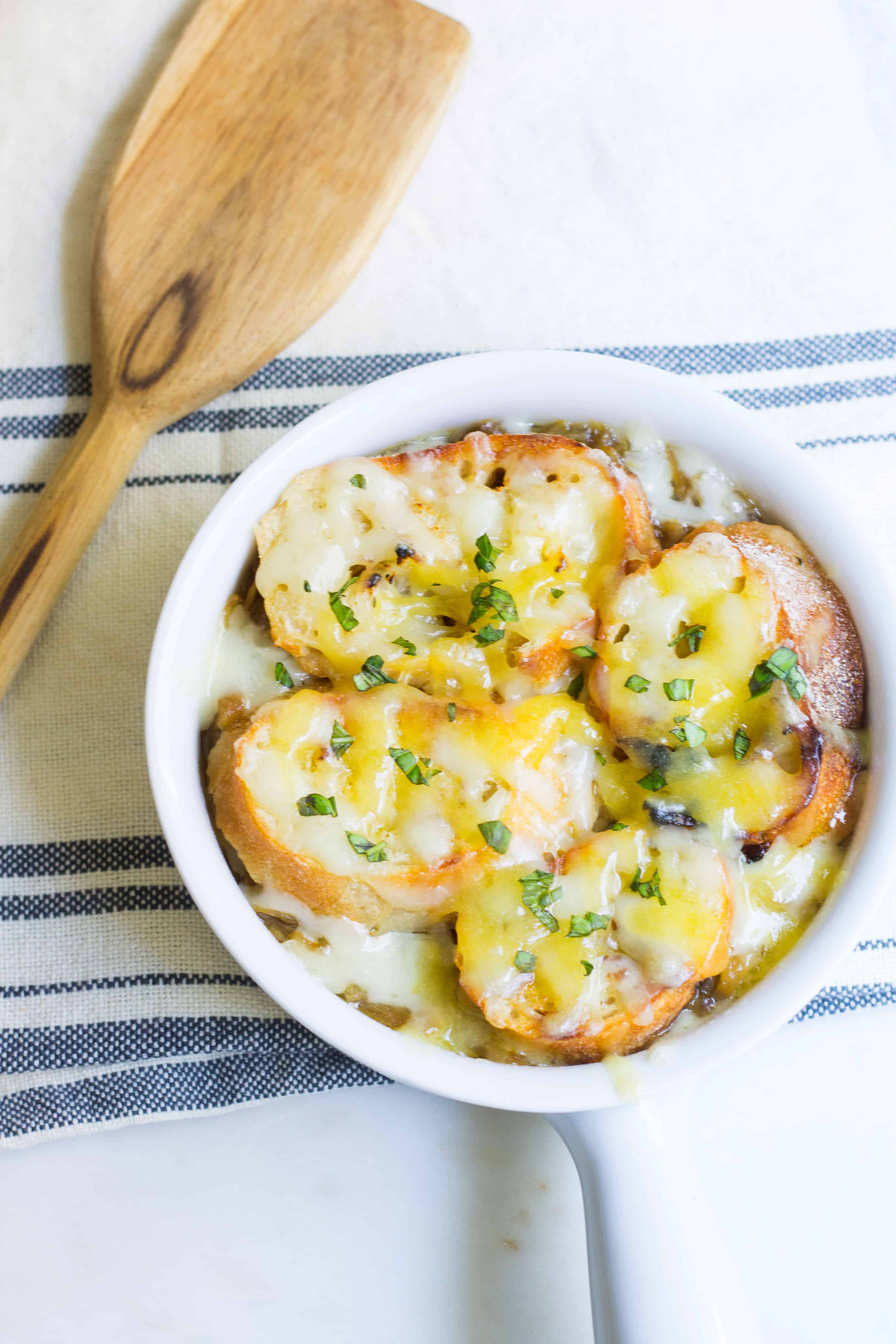 Easy French onion soup recipe with croutons