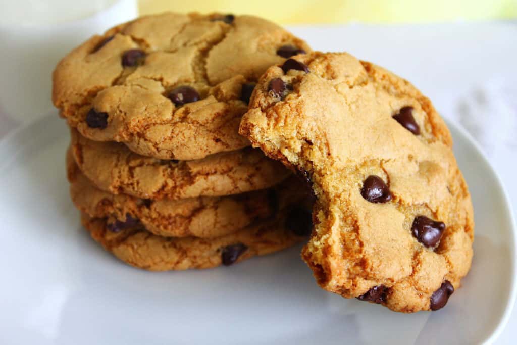 brown butter chocolate chip cookies close up