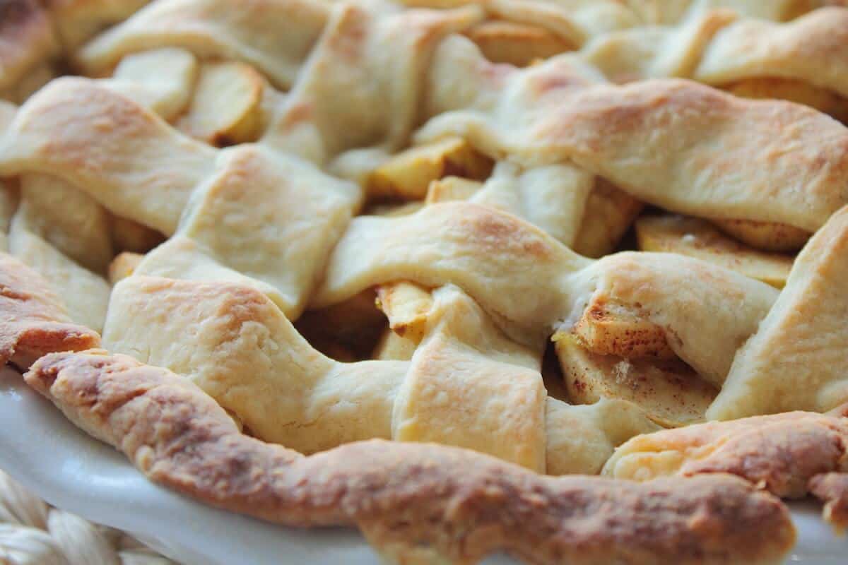 easy apple pie recipe close up of lattice design crust