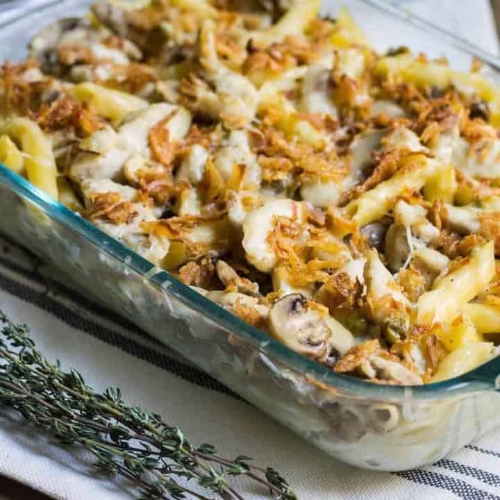 French Onion Pasta Bake - A warm and cozy meal reminiscent of French onion soup! Recipe via MonPetitFour.com