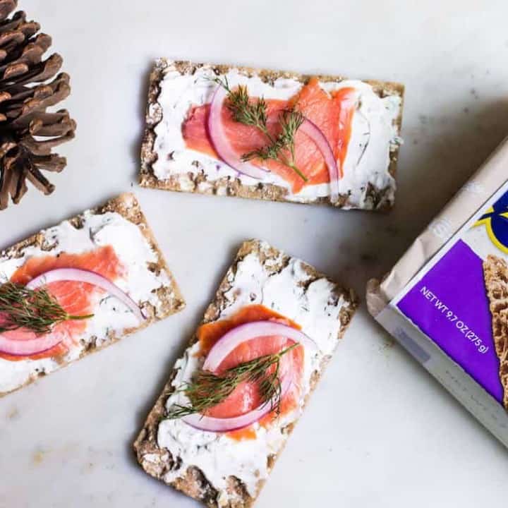 Smoked Salmon Tartines: the perfect Holiday appetizer! Recipe via MonPetitFour.com