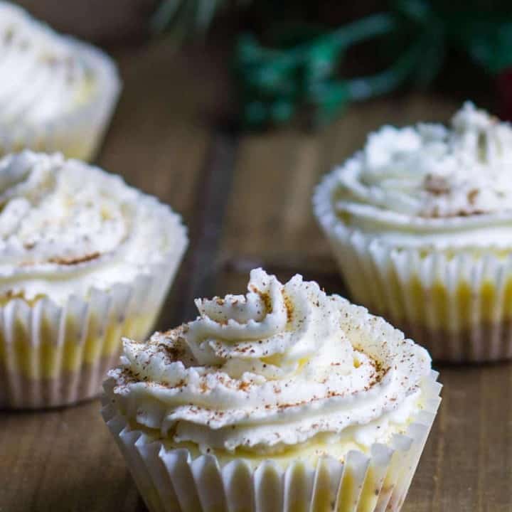 Eggnog Cream Tarts: bite-size and perfect for your holiday party! Recipe via MonPetitFour.com