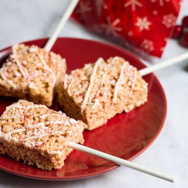 Rice Krispies Treat Pops: the perfect holiday goody bag gift! Recipe via MonPetitFour.com