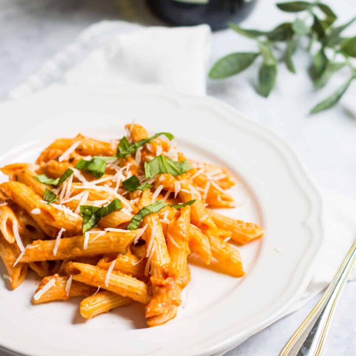 Pasta with Tomato Cream Sauce (sauce tomate à la crème): Creamy pasta that tastes like it was made my a professional chef! Recipe via MonPetitFour.com