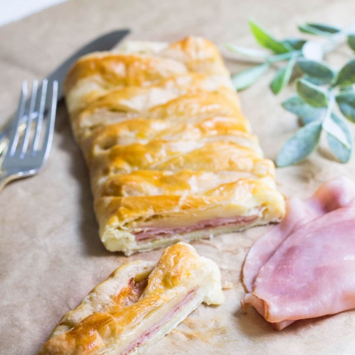 Ham and Cheese Pastry Braid: crowd-pleasing breakfast dish or appetizer! Recipe via MonPetitFour.com