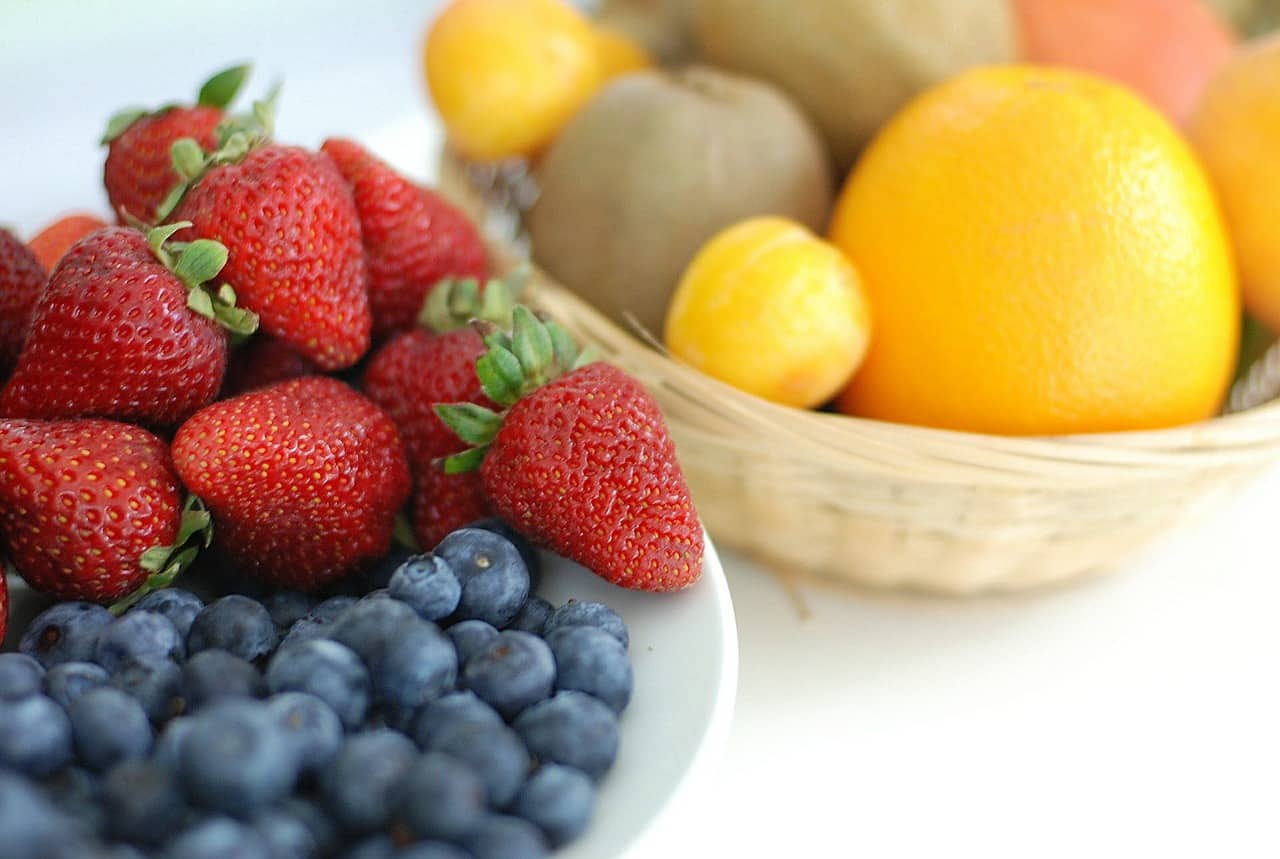 mindful eating fresh strawberries and blueberries