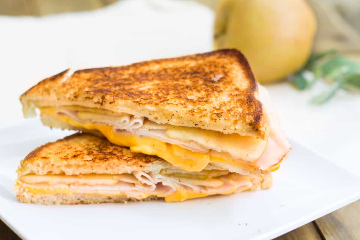 Turkey-Apple Grilled Cheese Sandwich: a perfect back-to-school, fall sandwich made with cheddar cheese, deli turkey, and granny smith apple slices. A easy and yummy fall recipe via MonPetitFour.com