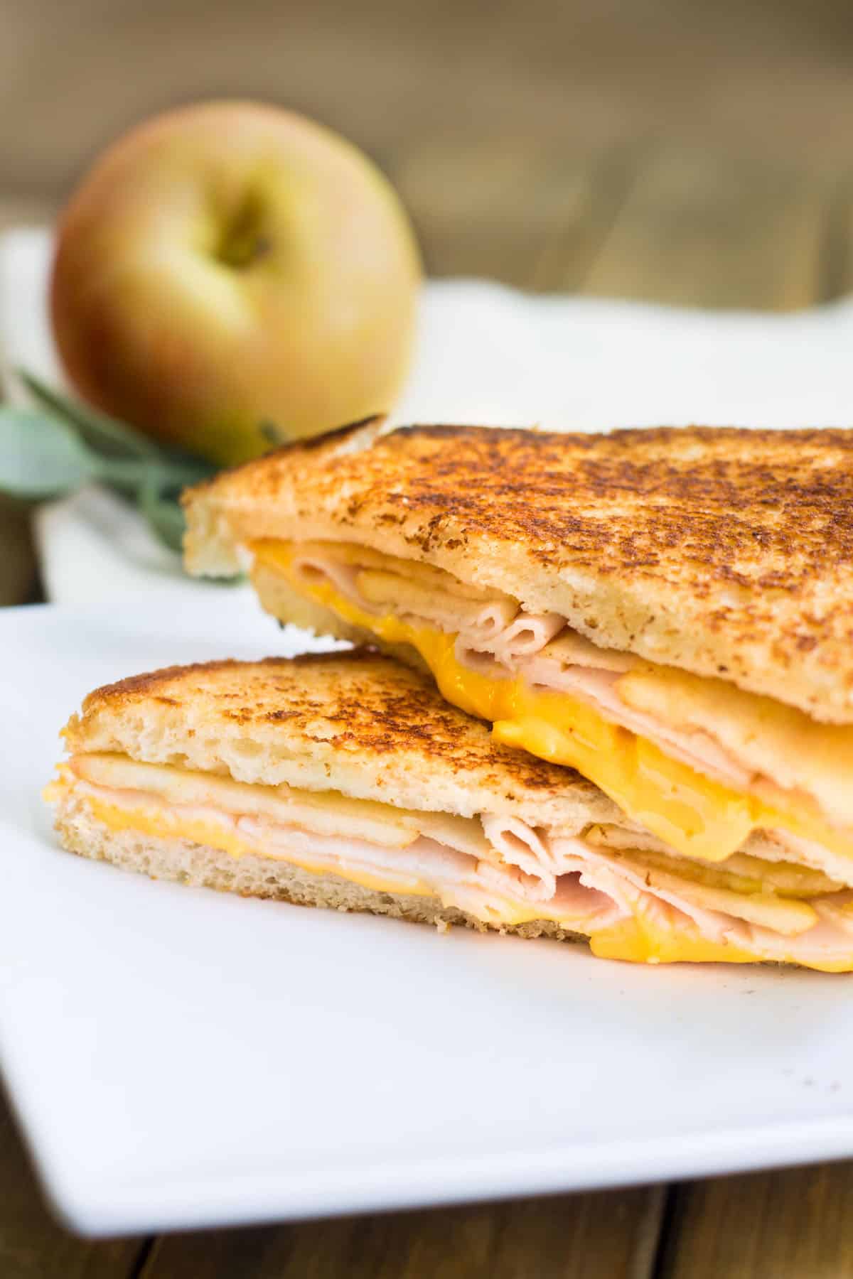 Turkey-Apple Grilled Cheese Sandwich: a perfect back-to-school, fall sandwich made with cheddar cheese, deli turkey, and granny smith apple slices. A easy and yummy fall recipe via MonPetitFour.com