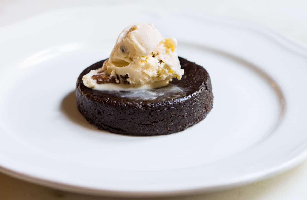 Chocolate Fudge Cakes made in the Instant Pot! Easy, quick recipe via MonPetitFour.com