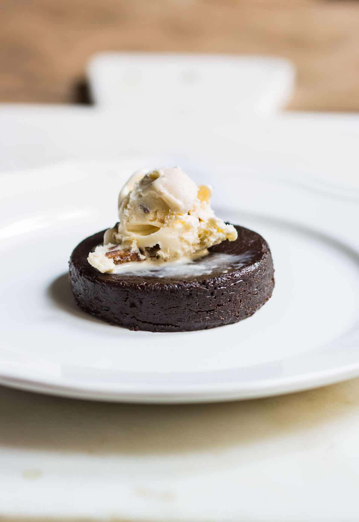 Chocolate Fudge Cakes made in the Instant Pot! Easy, quick recipe via MonPetitFour.com