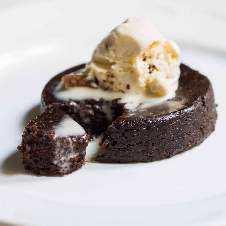 Chocolate Fudge Cakes made in the Instant Pot! Easy, quick recipe via MonPetitFour.com