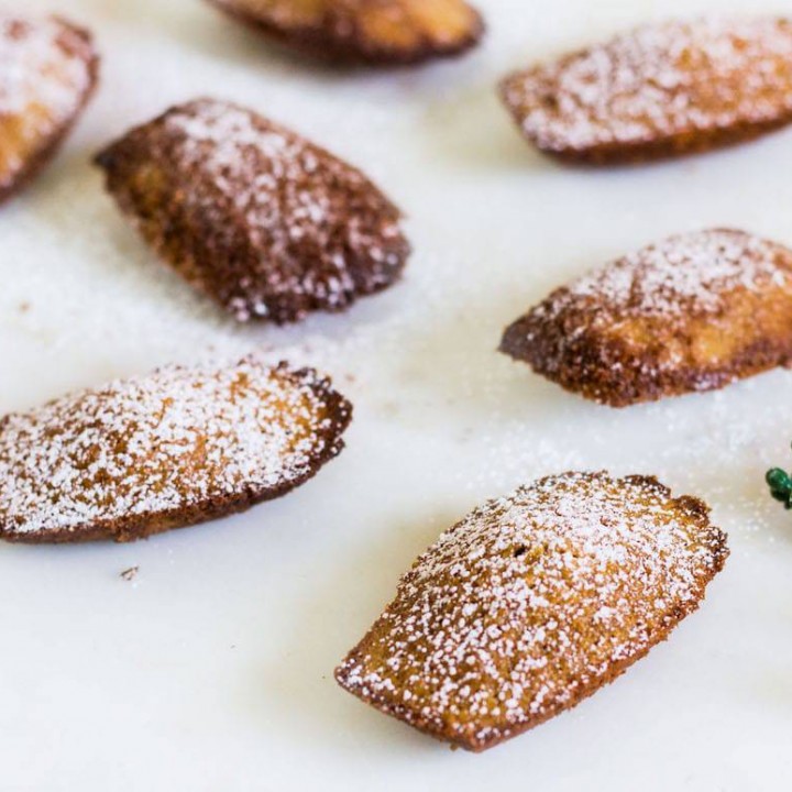 Gingerbread Madeleines: lightly spiced and easy French butter cakes. Recipe via MonPetitFour.com