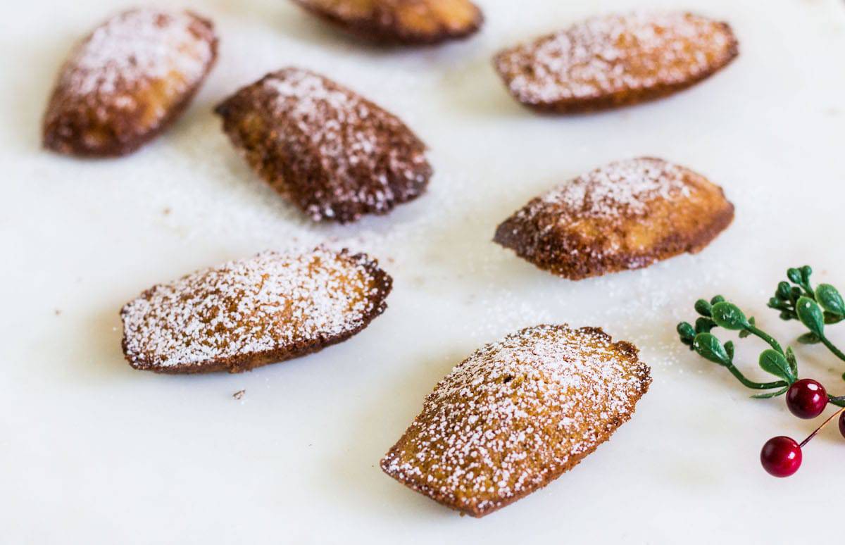 Gingerbread Madeleines: lightly spiced and easy French butter cakes. Recipe via MonPetitFour.com