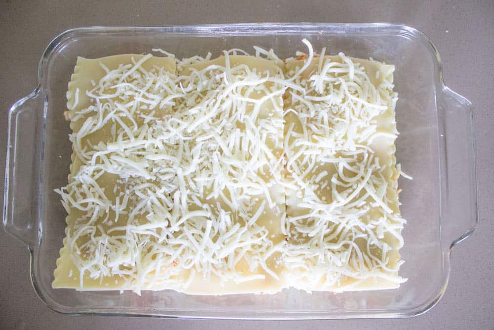 Easy beef lasagna topped with mozzarella via Mon Petit Four