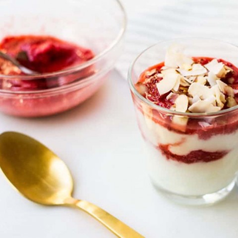 Berry compote with yogurt snack