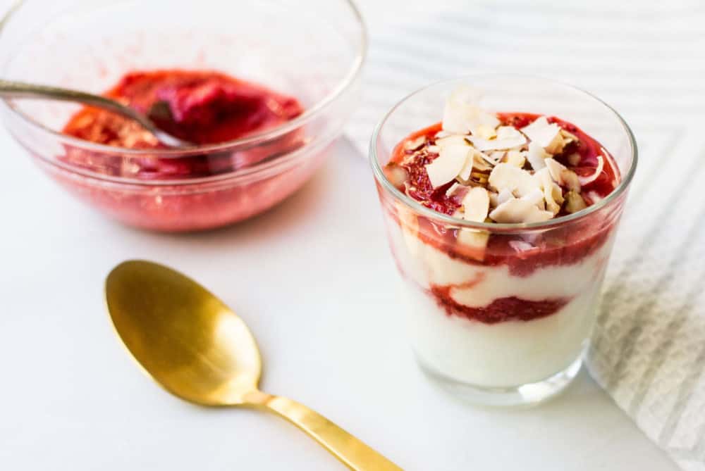 Berry compote with yogurt snack