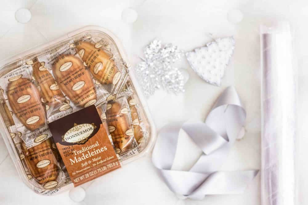 Donsuemor traditional madeleines with ribbon and gift wrap
