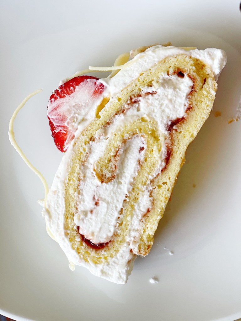 strawberry swiss roll cake image
