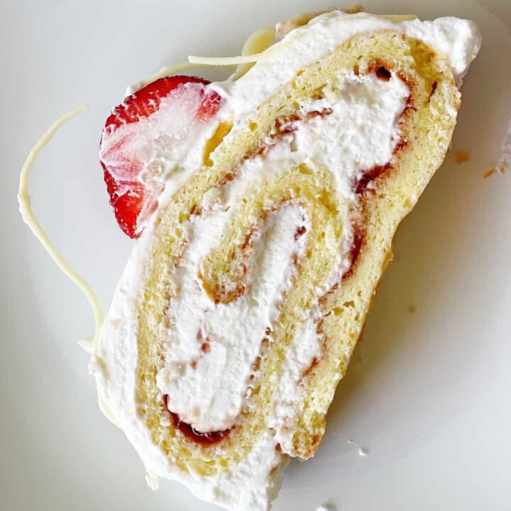strawberry swiss roll cake image