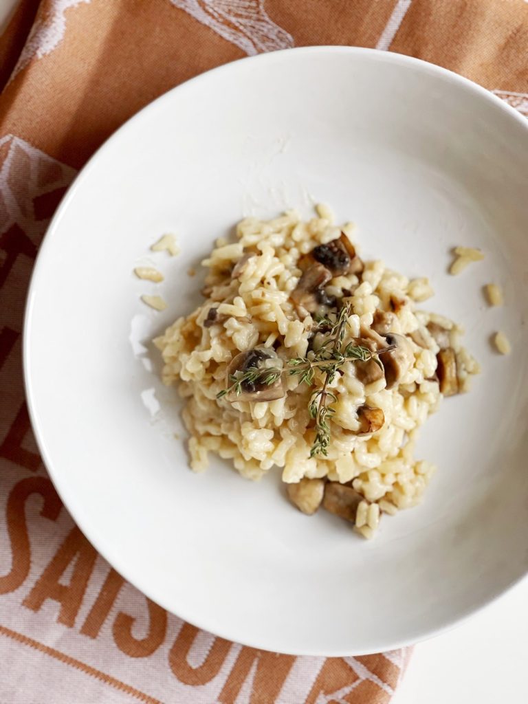 mushroom risotto image overhead view
