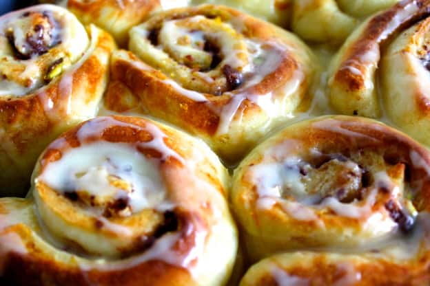 homemade cinnamon roll close up image