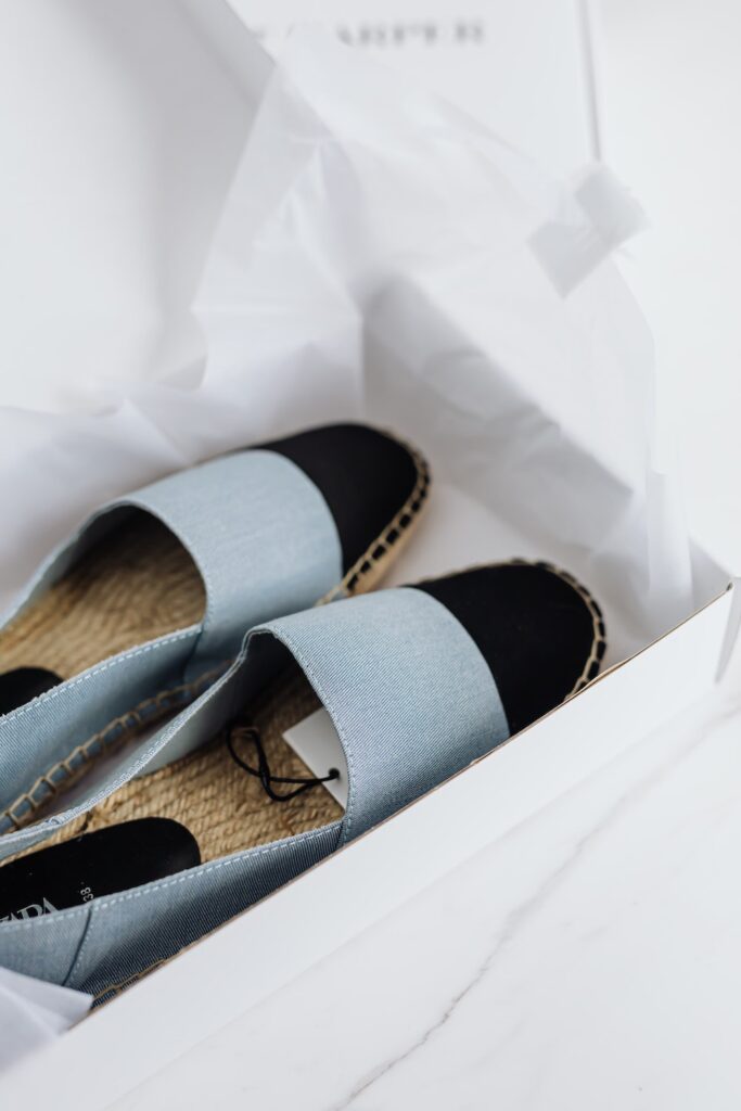 shopping for espadrilles image