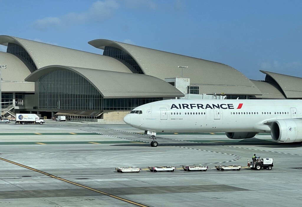 flying into paris air france