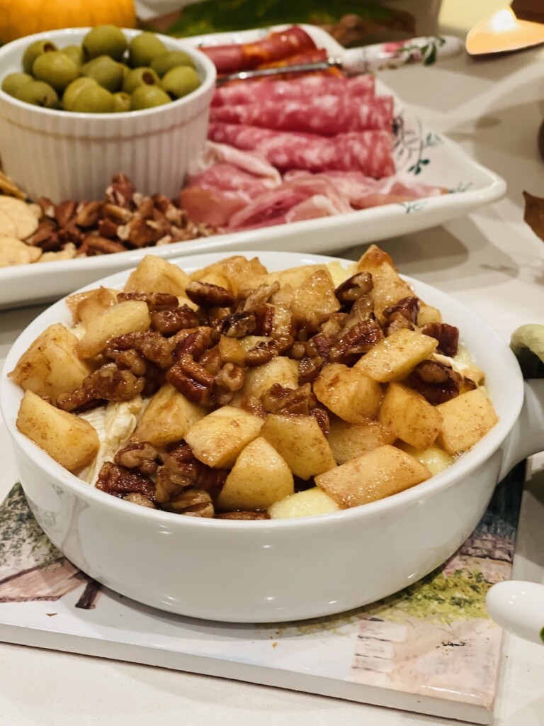 baked brie with apples and pecans